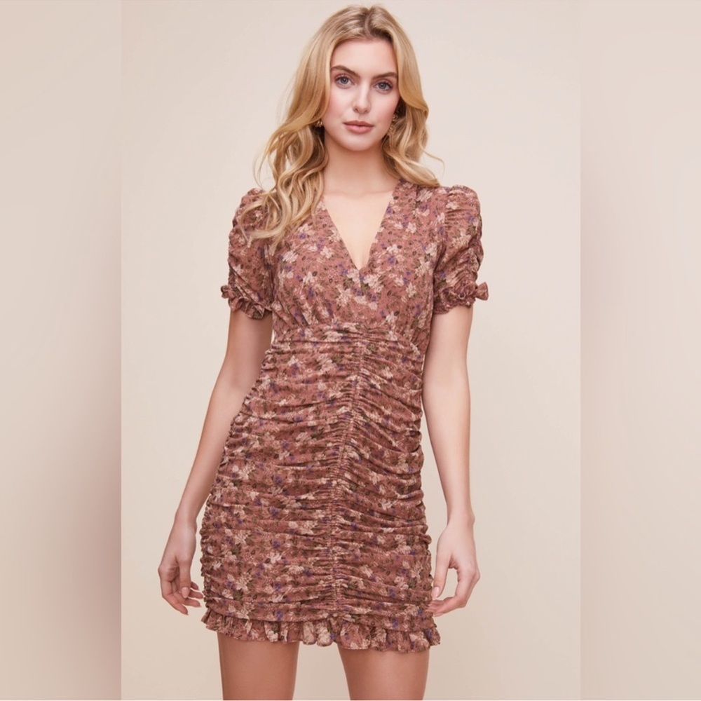 ASTR THE LABEL | Short‎ Sleeve Taupe Ruched
Floral Mini Dress Small